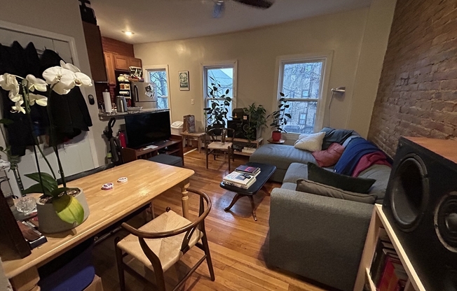 14 EVERGREEN SQ