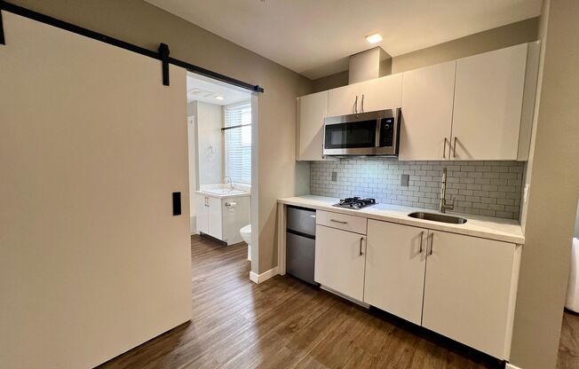 Studio, 1 bath, 325 sqft, $1,775, Unit 435-201