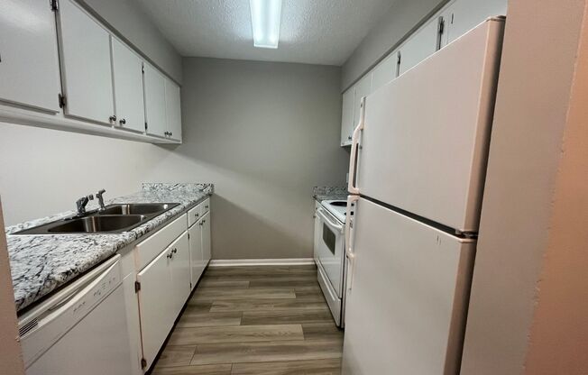 2 beds, 1 bath, 760 sqft, $1,150, Unit 24 SM