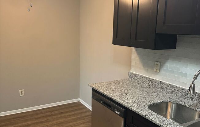 2 beds, 1 bath, 921 sqft, $1,589, Unit 3-303