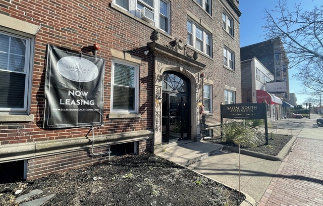 1 bed, 1 bath, 640 sqft, $2,300, Unit 9