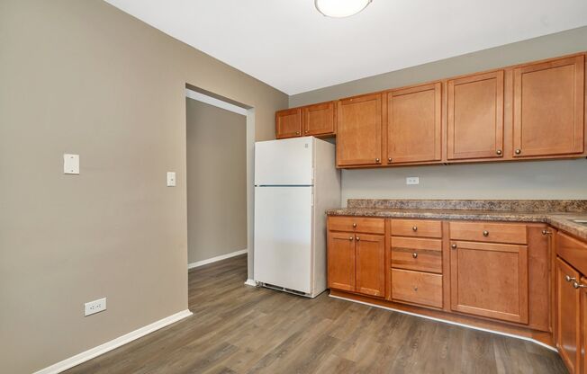 2 beds, 1.5 baths, 920 sqft, $1,795, Unit 327-123