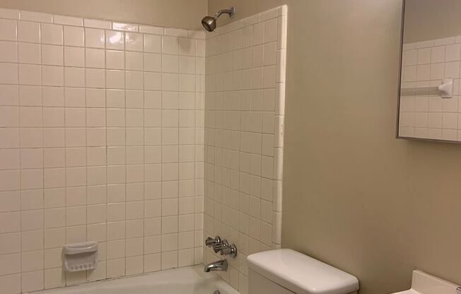 2 beds, 1 bath, $895