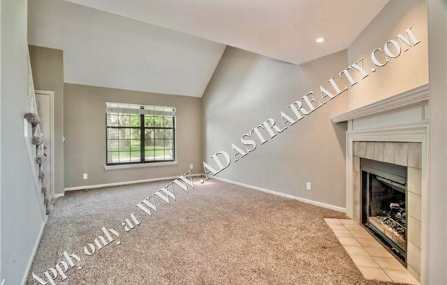 Wonderful 3 Bed 1.5 Bath Town Home in Overland park-Available NOW!!