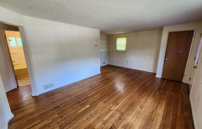 3 beds, 1 bath, $1,295