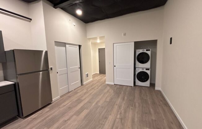 Studio, 1 bath, 398 sqft, $1,325, Unit 402