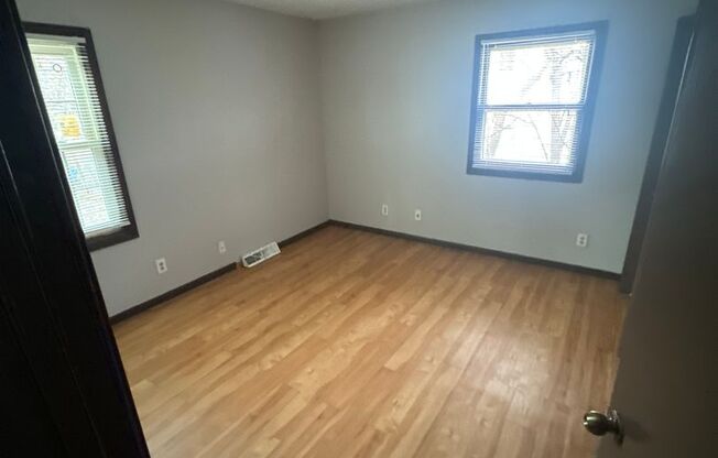 3 beds, 1 bath, $1,400, Unit 2