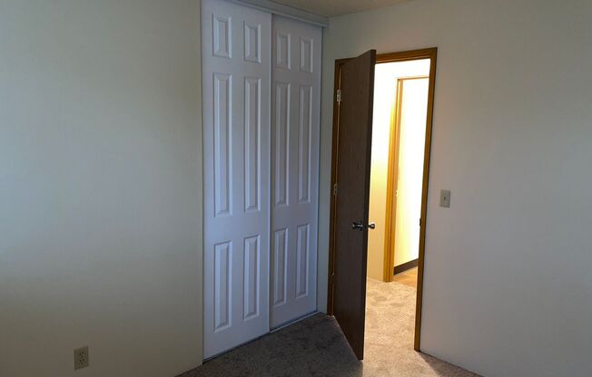 3 beds, 1 bath, 906 sqft, $1,799, Unit 14