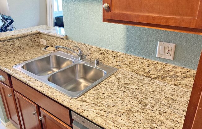 2nd floor 2 bed/ 2 bath condo in North Park/ Normal Heights! 1 car garage, driveway, WD in unit