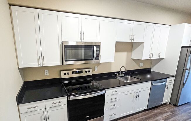 Studio, 1 bath, 596 sqft, $1,350, Unit 407