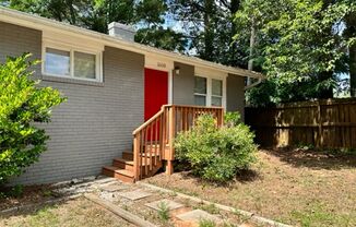 Charming 2Bed/1Bath Triplex in North Raleigh! Recently Renovated, Pets OK