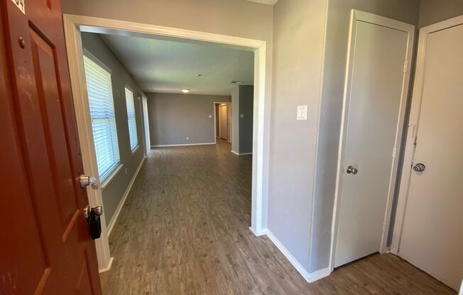 2 beds, 1 bath, 996 sqft, $1,225