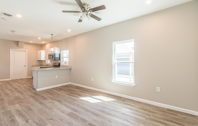 307 W LUBBOCK ST