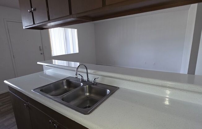 2 beds, 1 bath, 726 sqft, $1,099