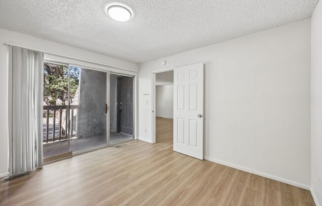 3 beds, 1.5 baths, 950 sqft, $1,385, Unit 104