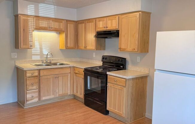 2 beds, 1 bath, 839 sqft, $1,395, Unit 34