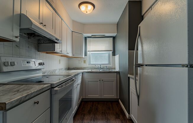 2 beds, 1 bath, 700 sqft, $975, Unit 1