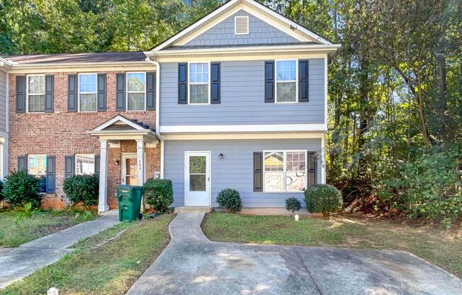 Fantastic 3 BR/2.5 BA Townhome in Marietta!