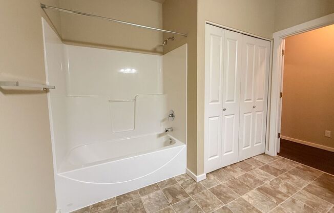 2 beds, 2 baths, 1,090 sqft, $1,600, Unit 523-06