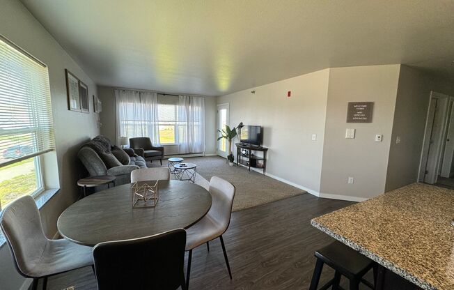 3 beds, 2 baths, 1,255 sqft, $1,475, Unit 212