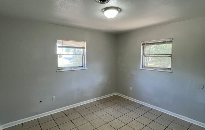 3 beds, 1 bath, $1,295