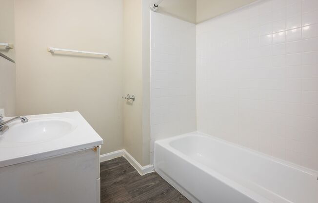 3 beds, 2 baths, $1,949, Unit Unit 2