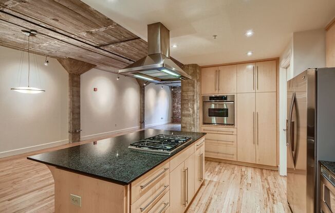 Evolve Real Estate: Stunning Urban Loft 2 Beds/2 Baths in The Heart of LoDo!