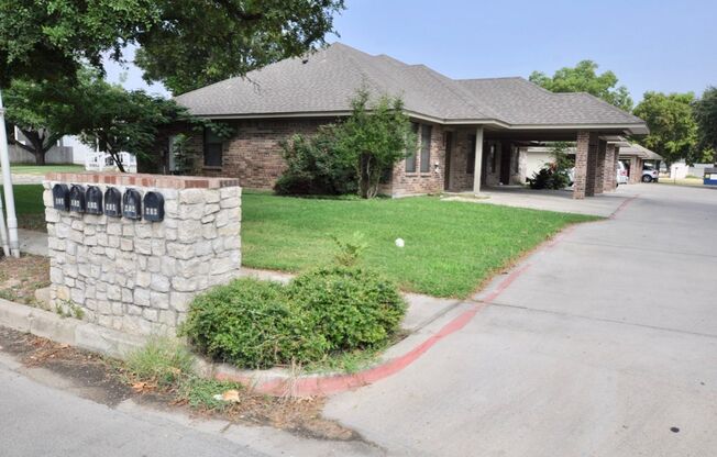 FOR LEASE - Nice 2 BR – 1 BA Unit in Triplex in Stephenville.  Five blocks to Tarleton State University!