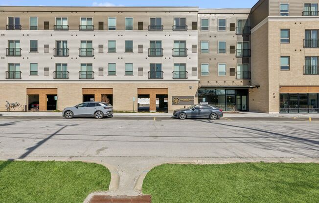 1 bed, 1 bath, 673 sqft, $1,925, Unit 4800 157th Street - 404