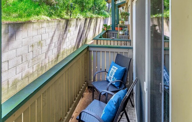 335 HALF MOON LN