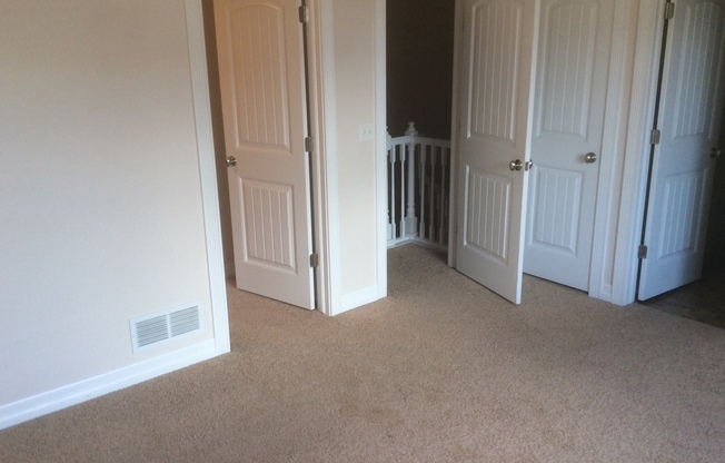 5 BEDROOM, 4 BATHROOM TOWNHOUSE WITH 2 CAR DETACHED GARAGE