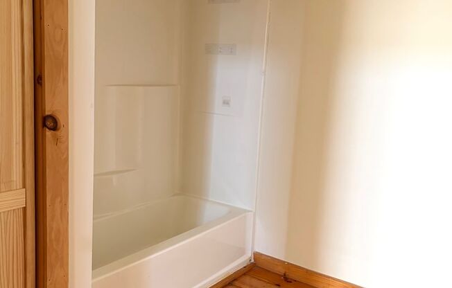 2 beds, 1 bath, 1,200 sqft, $1,700, Unit 8201