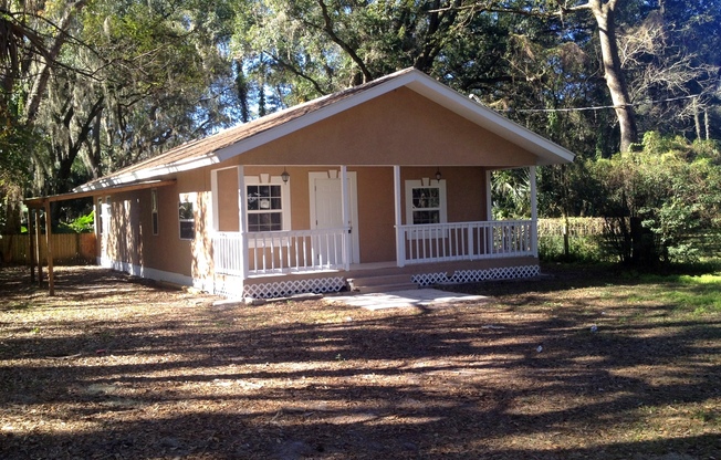 SPACIOUS 3BR/1BA w/Bar Area Off of Kitchen, HUGE YARD & Covered Porch