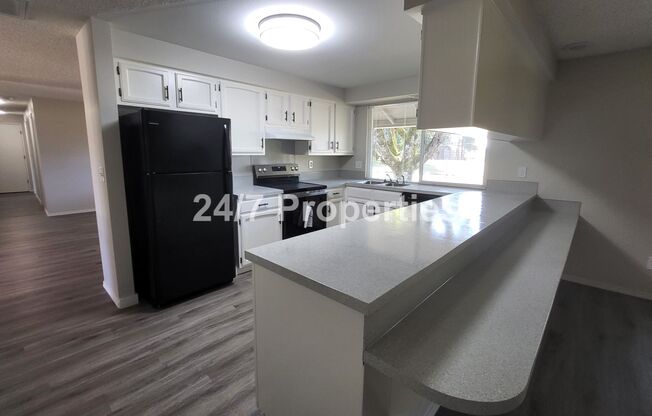 New Everything! - Beautiful Ranch Home in Gresham