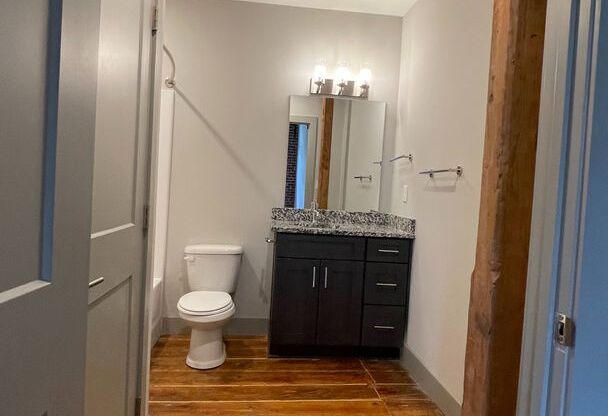 2 beds, 2 baths, 953 sqft, $1,848, Unit Bay 5 Unit 221