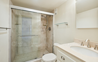 1300 Army Navy Dr Apt 506