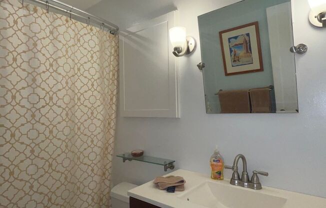 2 beds, 1 bath, $1,800, Unit unit 39C