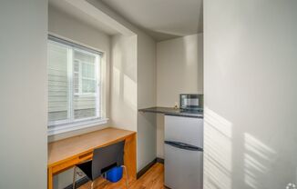 Studio, 1 bath, 175 sqft, $1,099, Unit Unit 307