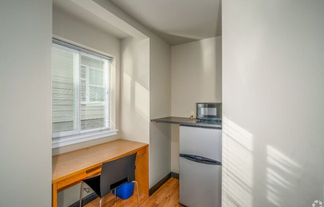 Studio, 1 bath, 175 sqft, $1,099, Unit Unit 307