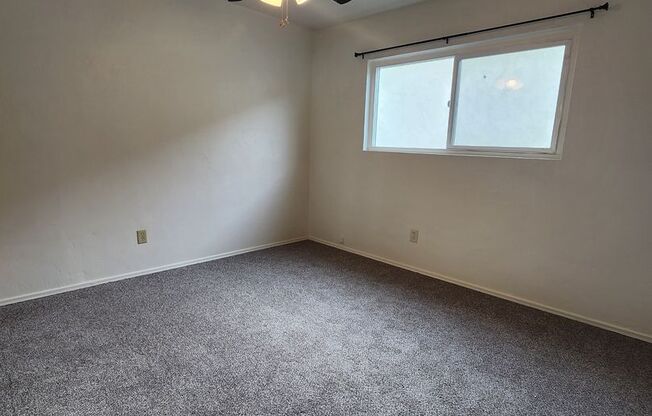 2 beds, 1 bath, 752 sqft, $2,090, Unit 4423 1/2