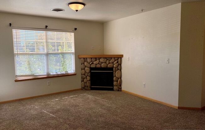 3 beds, 2 baths, $2,175, Unit UNIT C203