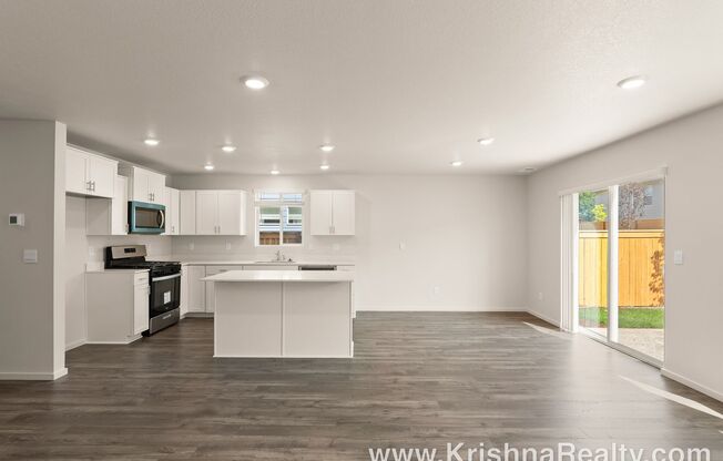 Beautiful Modern *NEW CONSTRUCTION* 4 BD* 2.5 BA* Single Family Home Located In East Park Village In Salem!