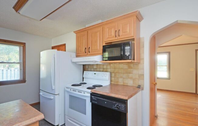 Beautiful 3 Bed 1 Bath Home With Fence and Garage