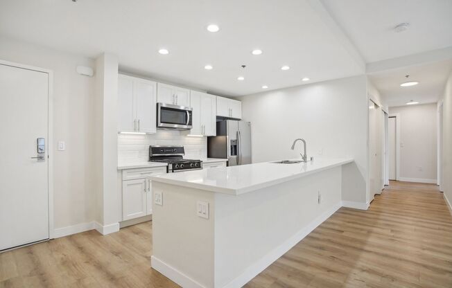 2 beds, 1 bath, 970 sqft, $2,795, Unit 402