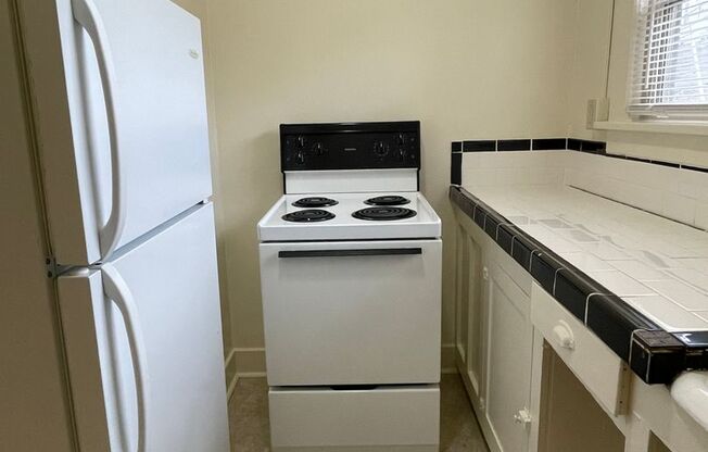 Studio, 1 bath, 380 sqft, $995, Unit 107