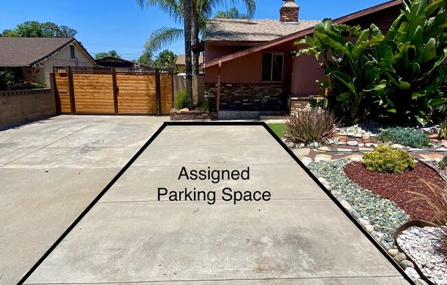Spacious 3 bed, 1.5 bath Front House in Azusa!
