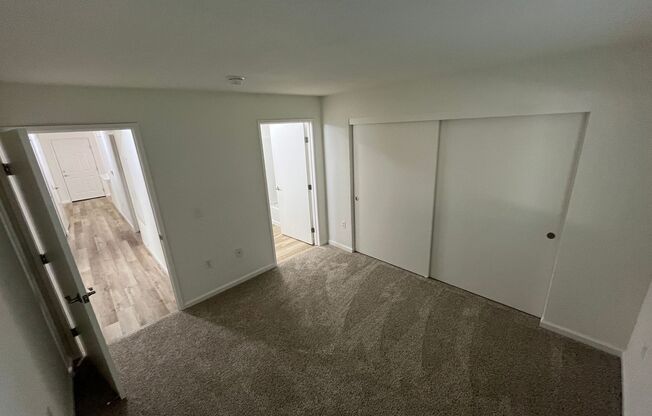 3 beds, 2 baths, 1,076 sqft, $2,200, Unit 2007