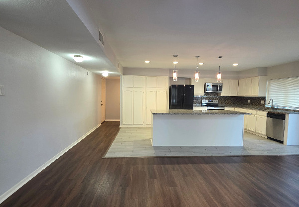 2808 CHARTER OAKS DR