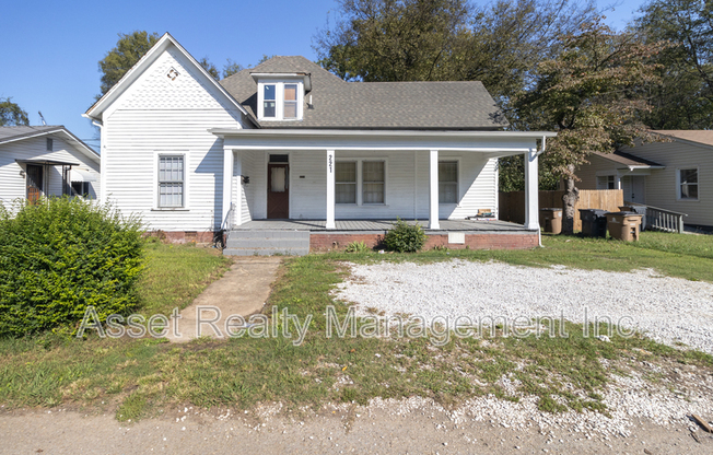 221 Hawthorne Ave - 1
