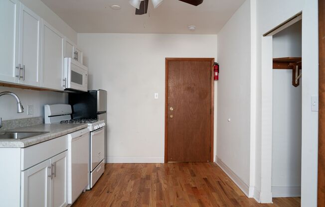 Studio, 1 bath, 225 sqft, $1,050, Unit 4615-2C